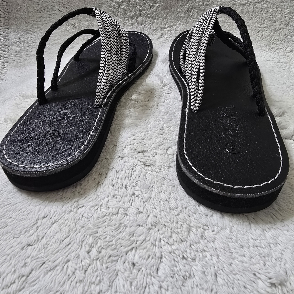 PLAKA Black and White Hand-Woven Thong Sandals Size 9 - Picture 4 of 5
